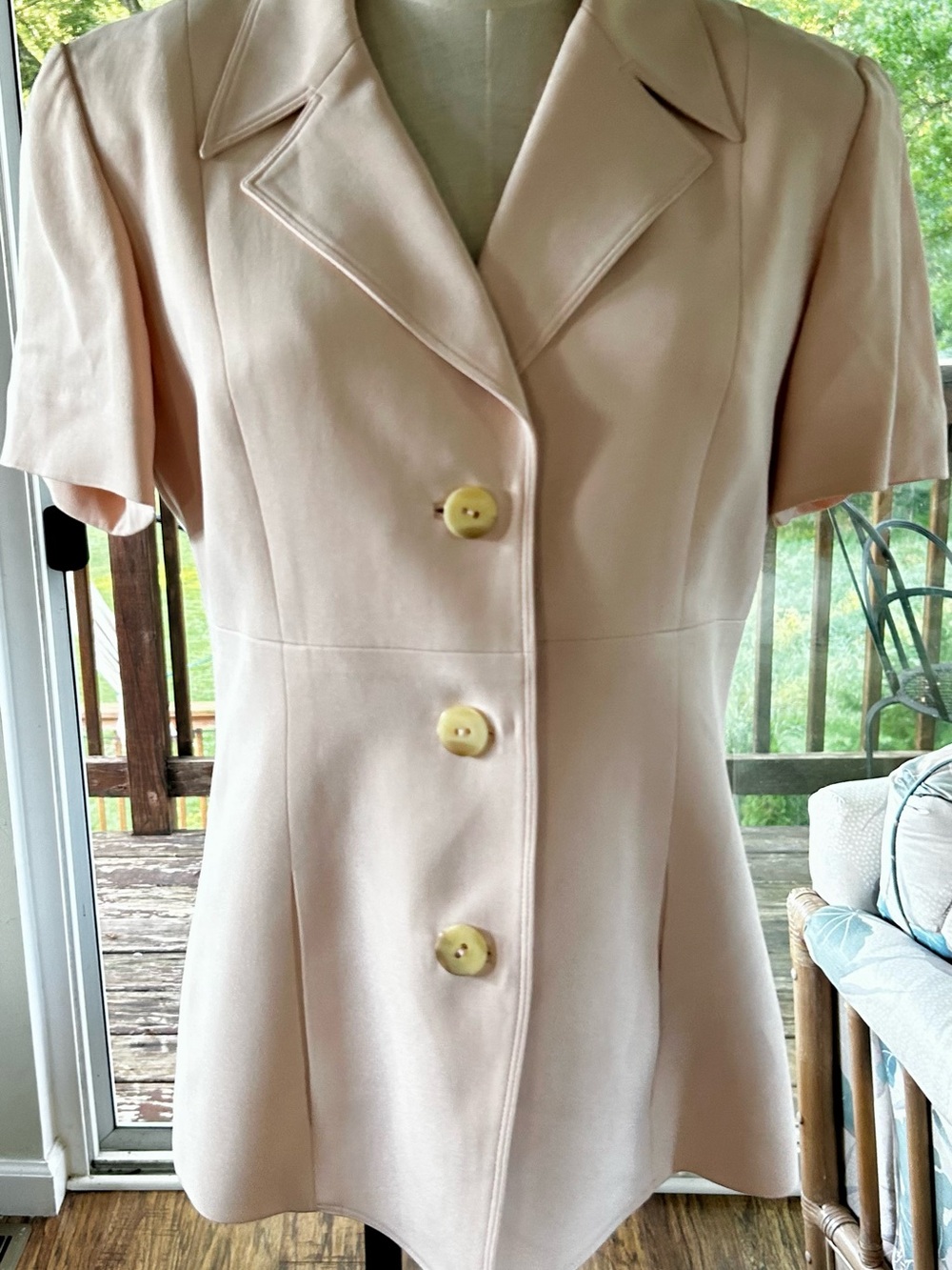 Dana Buchman Cream Short-Sleeve Tailored Blazer 100% silk, Sz 8 vintage